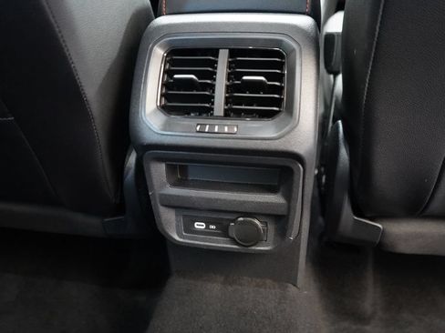 Used 2024 Volkswagen Tiguan SE AWD/4WD image 24