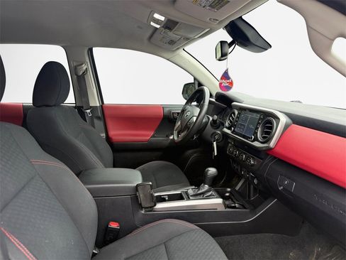 Used 2020 Toyota Tacoma SR5 w/ Technology Package image 26