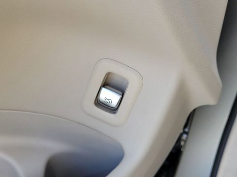 Certified 2022 Mercedes-Benz GLC 300 image 28