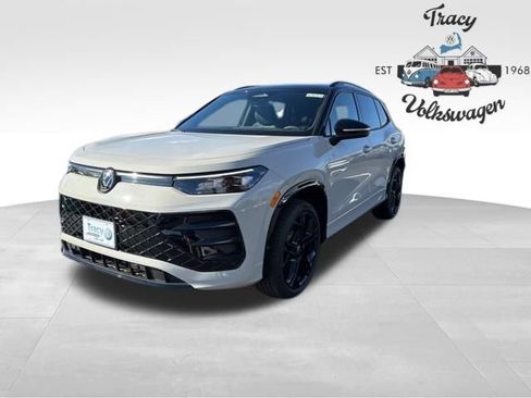 New 2026 Volkswagen Tiguan SE R-Line image 3