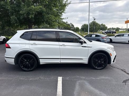 Used 2022 Volkswagen Tiguan SE R-Line FWD image 2