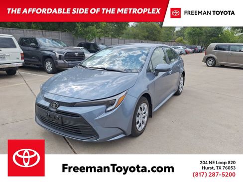 Used 2026 Toyota Corolla LE FWD image 1