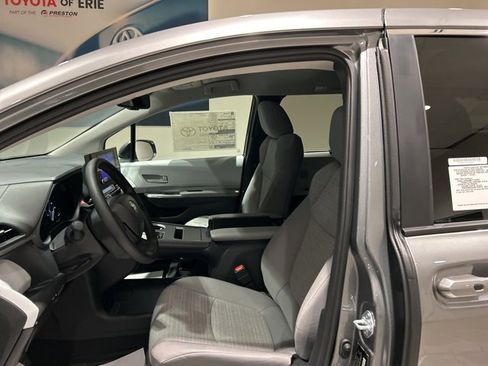 New 2026 Toyota Sienna LE image 13