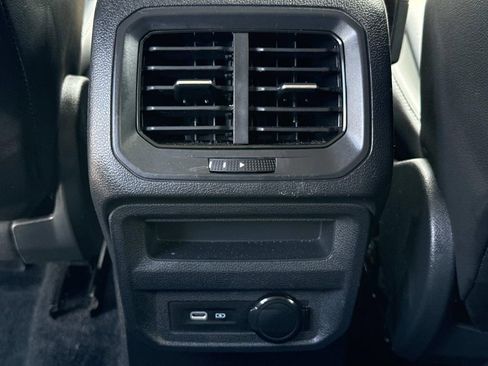 Used 2022 Volkswagen Tiguan SE AWD/4WD image 16