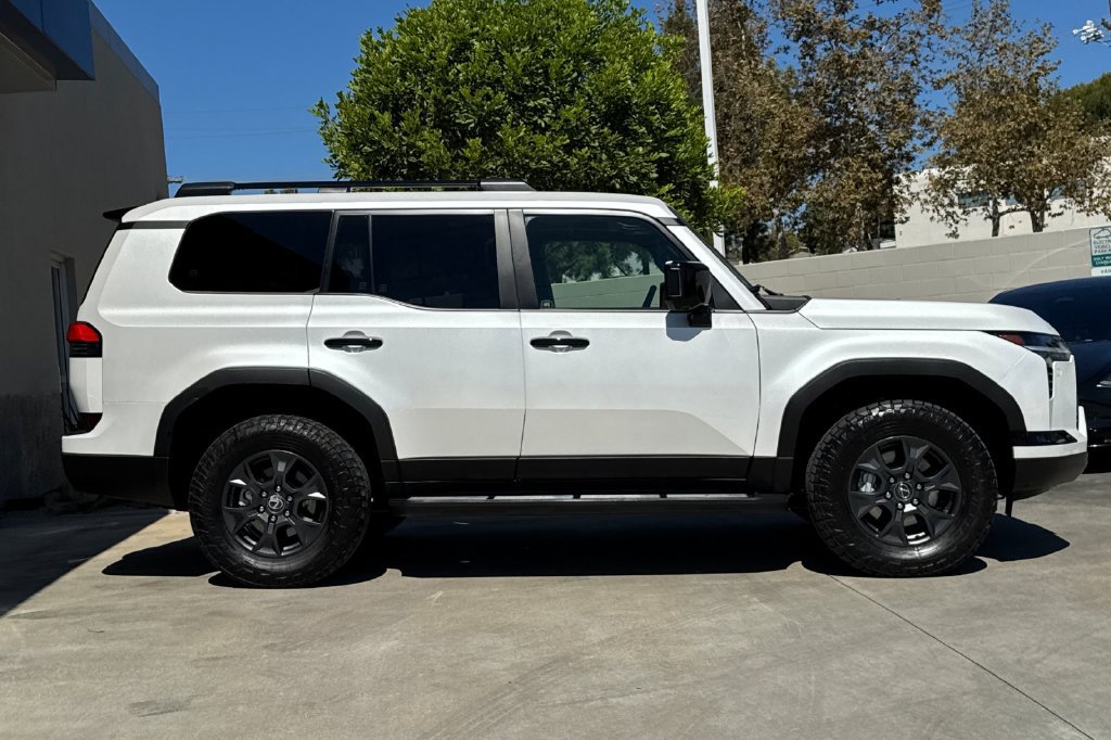 Used 2024 Lexus GX 550 AWD/4WD image 7