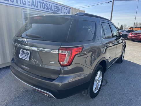Used 2017 Ford Explorer XLT w/ Equipment Group 202A image 7