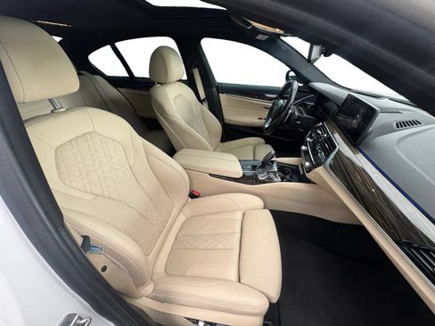 Used 2021 BMW 530i w/ Premium Package RWD image 16
