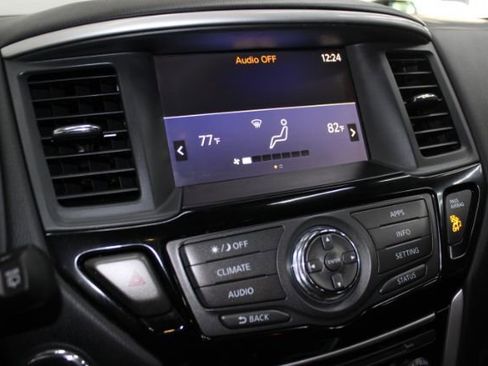 Used 2019 Nissan Pathfinder S image 12