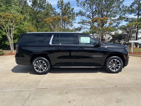 New 2026 Chevrolet Suburban LT w/ Comfort Package RWD image 8