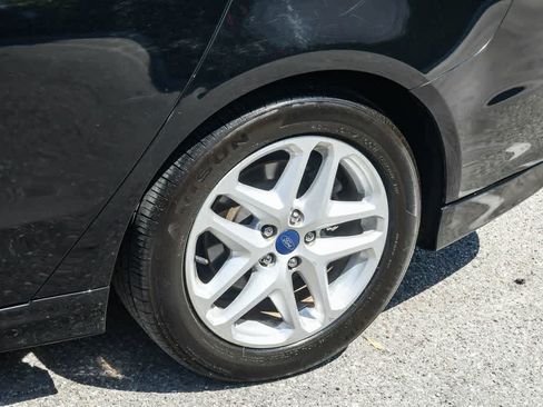 Used 2016 Ford Fusion SE FWD image 11