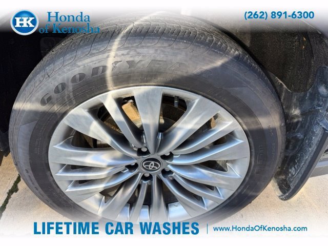 Used 2026 Toyota Highlander Platinum AWD/4WD image 3