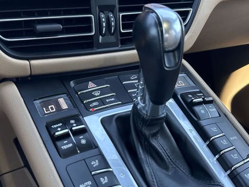 Used 2021 Porsche Macan S image 24