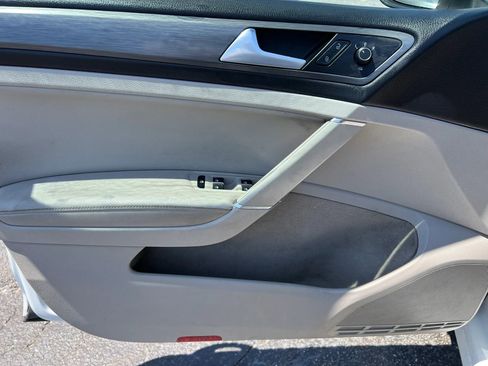 Used 2018 Volkswagen Golf SE FWD image 9