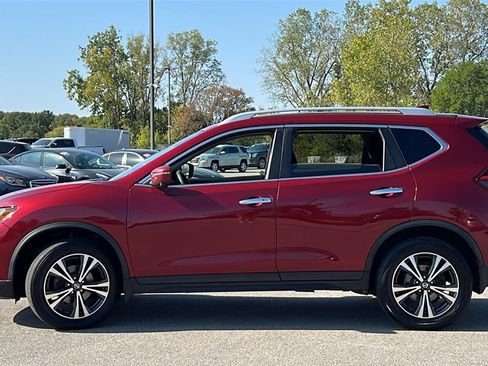 Used 2020 Nissan Rogue SV image 8