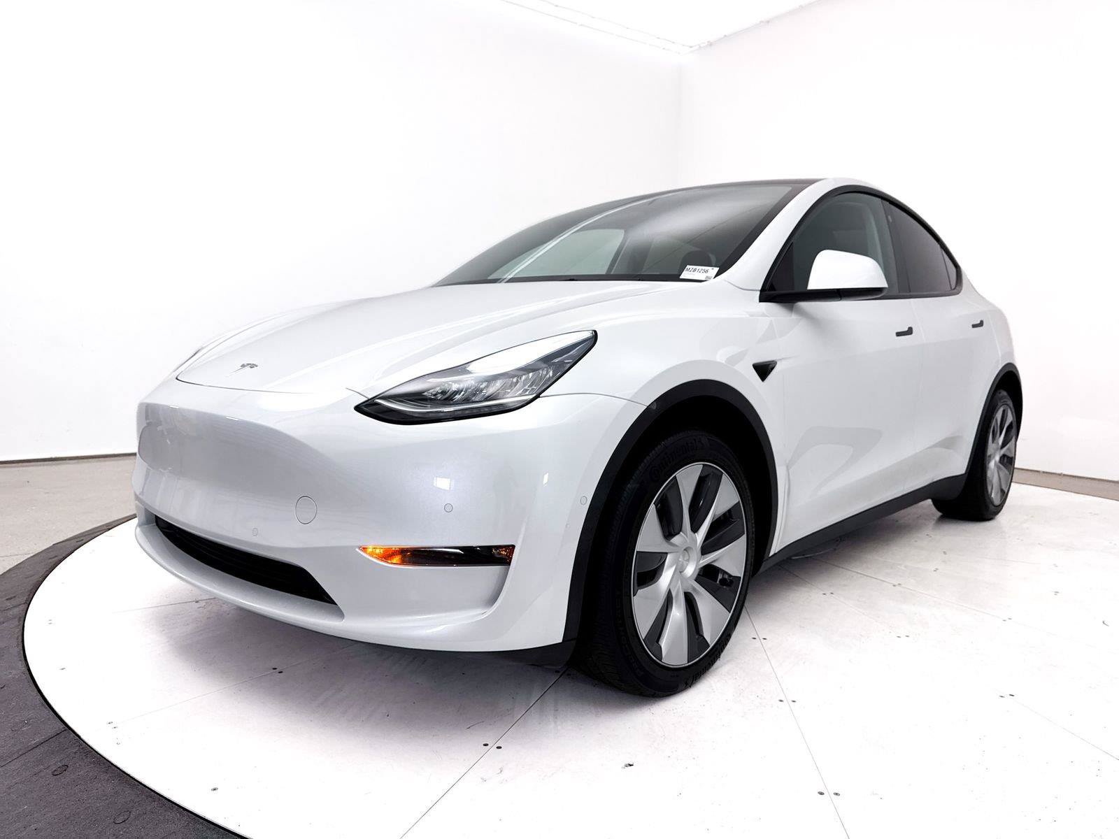 Used 2022 Tesla Model Y Long Range AWD/4WD image 14