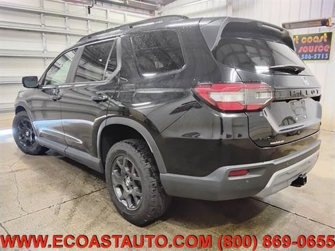 Used 2025 Honda Pilot TrailSport image 6