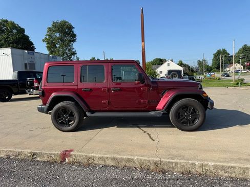 Used 2021 Jeep Wrangler Unlimited Sahara AWD/4WD image 5