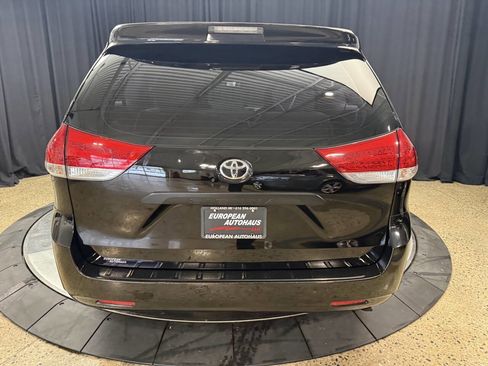 Used 2011 Toyota Sienna image 7