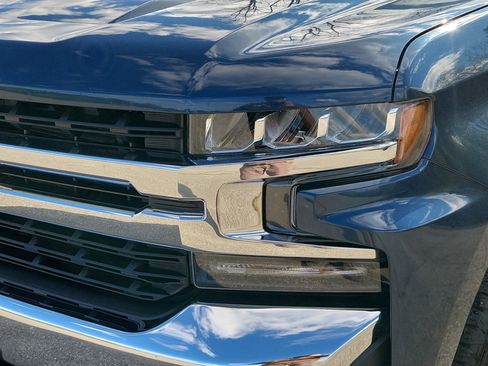 Used 2021 Chevrolet Silverado 1500 LT AWD/4WD image 9
