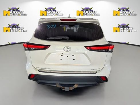 Used 2021 Toyota Highlander XLE AWD/4WD image 5