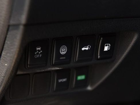 Used 2020 Nissan Rogue SV FWD image 11