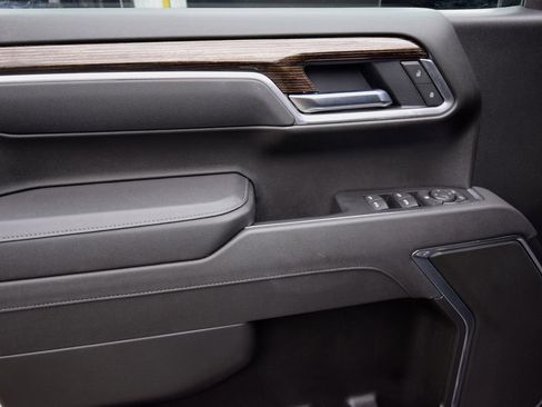 Used 2025 GMC Sierra 1500 Elevation image 26