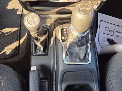 Used 2025 Jeep Wrangler Unlimited Sahara AWD/4WD image 19