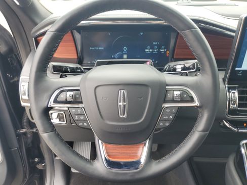 Used 2024 Lincoln Navigator Reserve AWD/4WD image 14