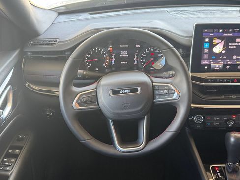 Used 2025 Jeep Compass Trailhawk AWD/4WD image 27