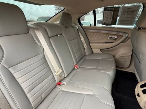 Used 2018 Ford Taurus SE image 20