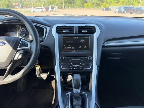 Used 2016 Ford Fusion SE FWD image 20