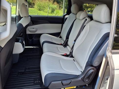 New 2026 Kia Carnival SX w/ SX Dark Edition Package image 11