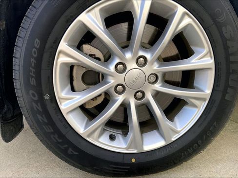 Used 2019 Jeep Cherokee Latitude w/ Popular Appearance Group FWD image 3