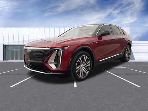 Certified 2024 Cadillac Lyriq Luxury AWD/4WD image 4