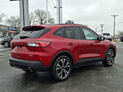 Certified 2022 Ford Escape SE w/ SE Sport Appearance Package image 6