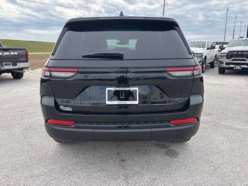 New 2025 Jeep Grand Cherokee Limited w/ Trailer Tow Package AWD/4WD image 5