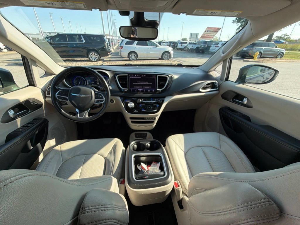 Used 2021 Chrysler Pacifica Touring-L FWD image 18