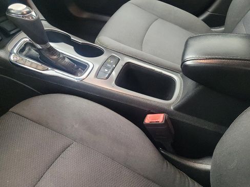 Used 2019 Chevrolet Cruze LT w/ Convenience Package FWD image 26