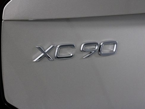 New 2026 Volvo XC90 T8 Plus w/ Protection Package Premier AWD/4WD image 16