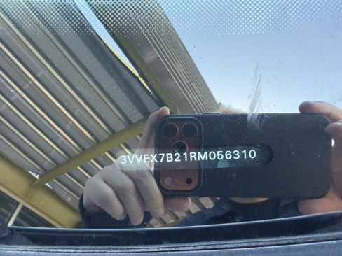 Used 2024 Volkswagen Taos SE w/ Panoramic Sunroof Package image 43