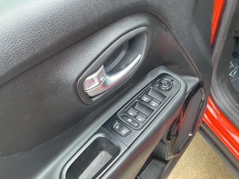 Used 2018 Jeep Renegade Altitude w/ Safety & Security Group image 10