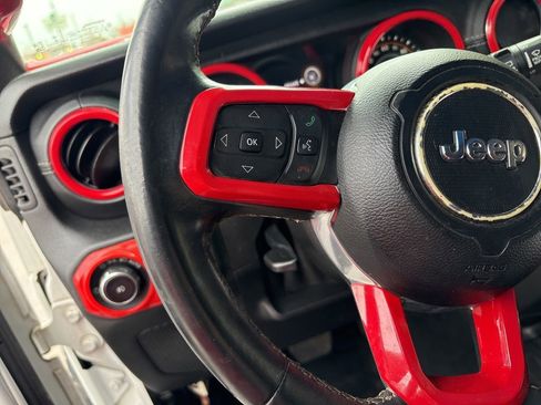 Used 2018 Jeep Wrangler Unlimited Sahara image 23