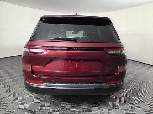 New 2026 Jeep Grand Cherokee Altitude image 4