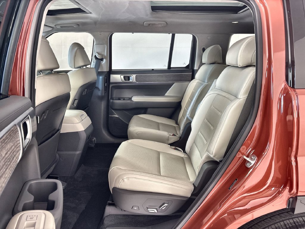 Certified 2025 Hyundai Santa Fe Calligraphy FWD image 25