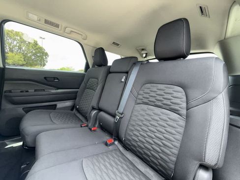 Used 2025 Nissan Pathfinder SV FWD image 22