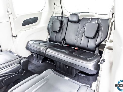 Used 2023 Chrysler Pacifica Touring-L image 33