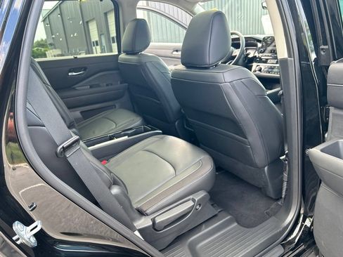 Certified 2025 Nissan Pathfinder SL w/ SL Premium Package AWD/4WD image 30
