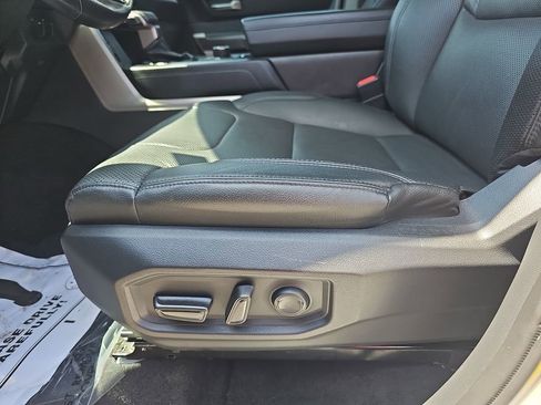 Used 2022 Toyota Tundra SR5 w/ SR5 Premium Package AWD/4WD image 32