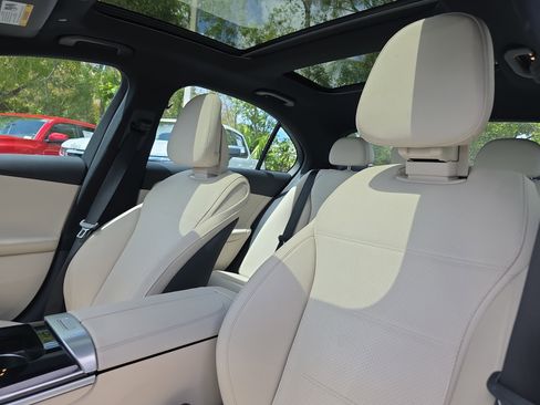 Used 2025 Mercedes-Benz C 300 Sedan image 27