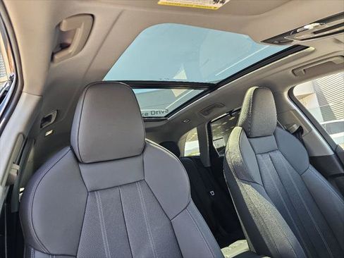 Used 2025 Audi Q5 Premium Plus AWD/4WD image 3